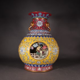 A yellow pastel gold-painted climbing lotus carved hollow floral pattern Tian'an Dizhi heart vase