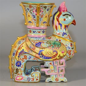 A special-shaped divine bird flower cup of the Qing Dynasty