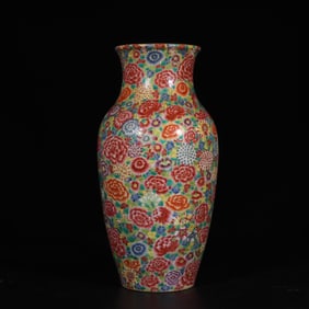 A pair of pastel gold-painted flowers made in the Qianlong period of the Qing Dynasty