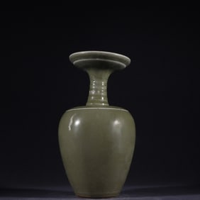 A secret color celadon plate bottle of the Yue kiln of the Tang Dynasty (fragment)
