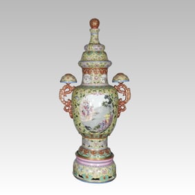 A piece of enamel color of the Qing Dynasty Yongzheng year emperor yellow passionflower window