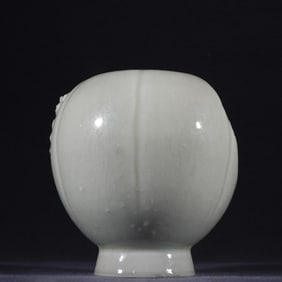 A piece of Hutian kiln pot of the Song Dynasty (fragment)
