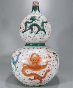 A pastel Kowloon gourd bottle of Yongzheng in the Qing Dynasty