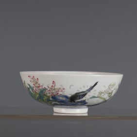 A pastel flower and bird pattern exquisite cup made in the Qianlong period of the Qing Dynasty