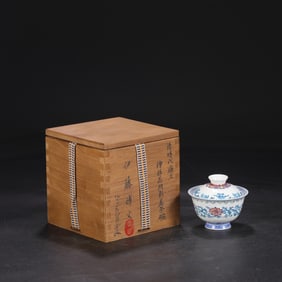 A blue and white porcelain palace cup tray from the Sui Dynasty