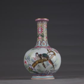 A poetry vase with an enamel brocade chicken pattern made in the Qianlong period of the Qing Dynasty