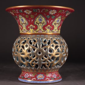 A pastel hollow carmine red flower chadou, made in the Qianlong period of the Qing Dynasty