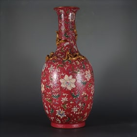 A carmine red gold-painted climbing lotus flower pattern carved dragon vase made in the Qianlong
