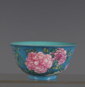 A small bowl with a blue background enamel and peony pattern made by the Kangxi Dynasty in the Qing