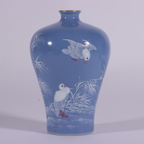 A sunny day glaze flower and bird poetry plum bottle from the late Qing Dynasty and the Republic of