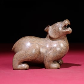 A large piece of jade bear made of gray skin and seed material of the Han Dynasty