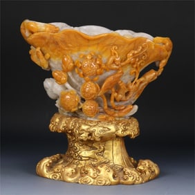A Qing Dynasty imperial Shoushan field Huangshi dragon lotus leaf flower arrangement