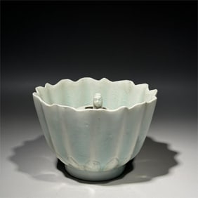 A shadow celadon lotus petal pattern fair cup of the Hutian kiln in the Song Dynasty