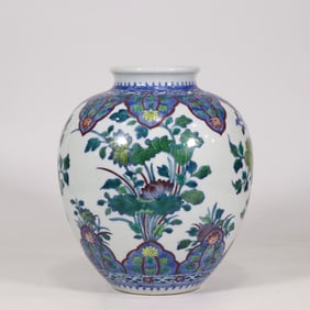 A Doucai flower jar made in the Kangxi Dynasty of the Qing Dynasty