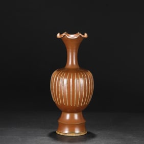 A large bottle of persimmon red glazed melon edge flower mouth of the Cizhou kiln in the Song