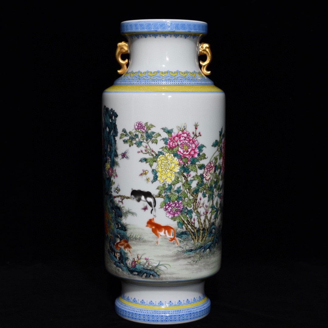 A pastel flower butterfly fox pattern amphora lantern bottle made in the Yongzheng year of the Qing: Qing Dynasty Yongzheng year pastel flower butterfly fox pattern amphora lantern bottle Size:H:33cm D:14cm (The Dimensions Of All Batches Are Manually Measured.If You Need More Detailed Information, Pl