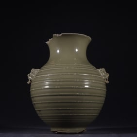 A secret color celadon string pattern animal head jar of the Yue kiln of the Tang Dynasty (fragment