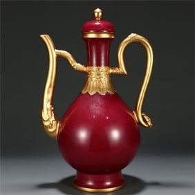 A Qing Dynasty Jihong glazed gilt wine pot