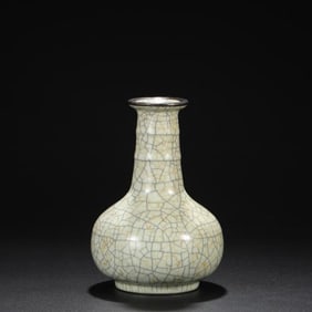A blue and white porcelain palace cup tray from the Sui Dynasty