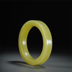 A beautiful Hetian topaz bracelet