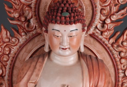 A large Buddha statue made in the Qianlong era of the Qing Dynasty with the light of the Three