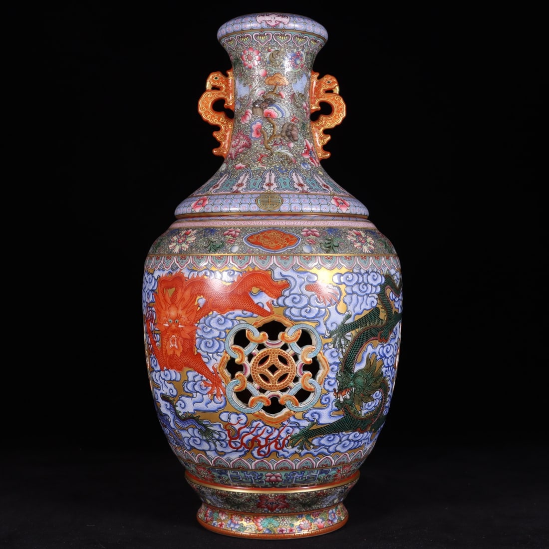 A Qing Dynasty Qianlong Guyuexuan hollow dragon pattern amphora: Qing Dynasty Qianlong year Gu Yuexuan hollow dragon pattern amphora Size:H:33.5cm Belly D:17cm Foot D:10cm (The Dimensions Of All Batches Are Manually Measured.If You Need More Detailed Information, P