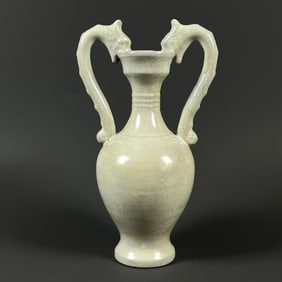 A moon white glaze double dragon bottle of the Ru kiln in the Song Dynasty
