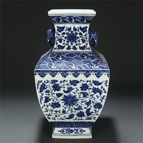 A blue and white entwined seawater pattern elephant ear square bottle of the Qing Dynasty