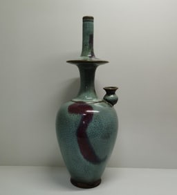 A clean bottle of the Jun kiln in the Song Dynasty