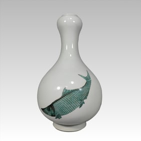 A Guangxu garlic fish bottle from the Qing Dynasty