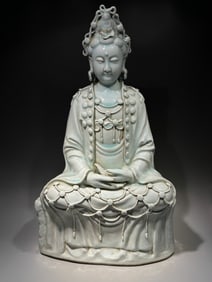 A statue of Guanyin in the Hutian kiln of the Song Dynasty