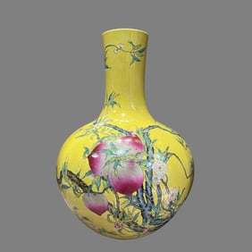 A yellow pastel nine-peach pattern heavenly ball vase made in the Yongzheng era of the Qing Dynasty