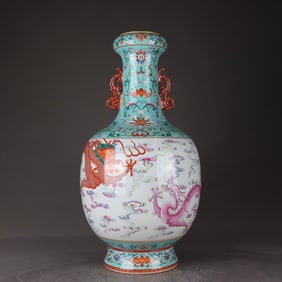 A green pastel auspicious cloud dragon pattern amphora made in the Qianlong period of the Qing