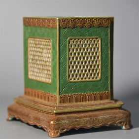 A beautifully carved hollow seawater pattern with gold painted square pen holder