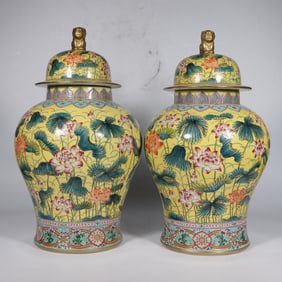A pair of pastel lotus leaf pattern general jars made in the Qianlong period of the Qing Dynasty