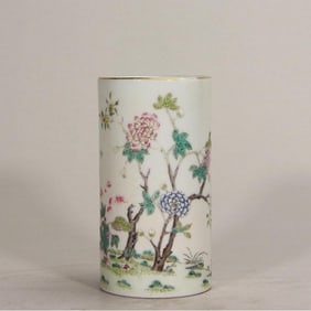 A pastel nine-autumn picture pen holder made in the Qing Dynasty Jiaqing year
