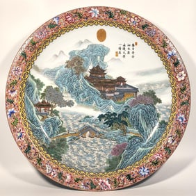 A landscape plate of enamel pavilions and pavilions made in the Qing Dynasty