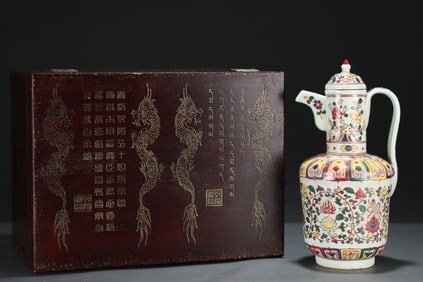 A multicolored floral pattern pot made in the Xuande era of the Ming Dynasty