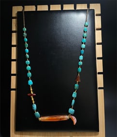 A fine red agate with a turtle turquoise necklace from the Warring States period