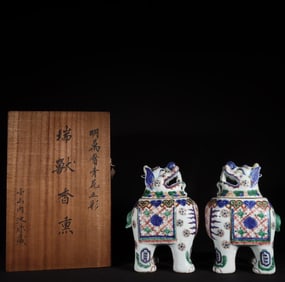 A pair of Wanli blue and white colorful auspicious beasts of the Ming Dynasty