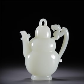 A beautiful Hetian jade pot
