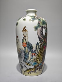 An enamel color made in the Yongzheng year of the Qing Dynasty monopolizes the Aotou poetry plum