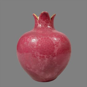 A carmine red pomegranate bottle from the Qing Dynasty