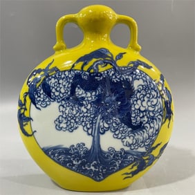 A yellow sea dragon pattern plum blossom garlic moon bottle in the Wang Bu style