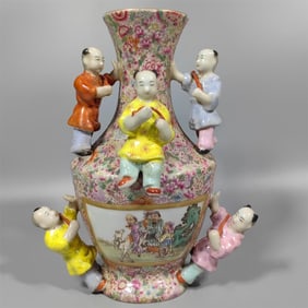 A wall vase hanging from the Qing Dynasty