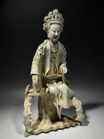A shadow celadon glaze exposed water moon Guanyin of the Hutian kiln in the Song Dynasty