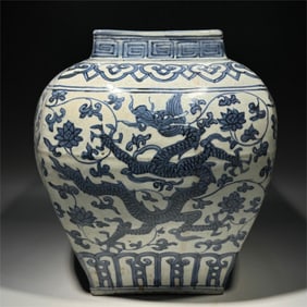 A blue and white entwined dragon pattern square jar made in the Jiajing period of the Ming Dynasty