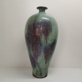 A purple-red spotted plum bottle from the Jun kiln in the Song Dynasty