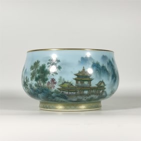 A piece of enamel made in the Qianlong period of the Qing Dynasty, colored sky, blue glaze,