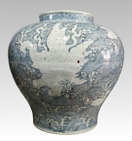A beautiful blue and white seawater dragon pattern jar